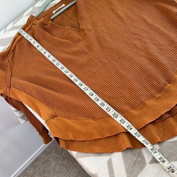Free People We The Free Owen Thermal in Glazed Ginger size Small - Picture 5 of 6